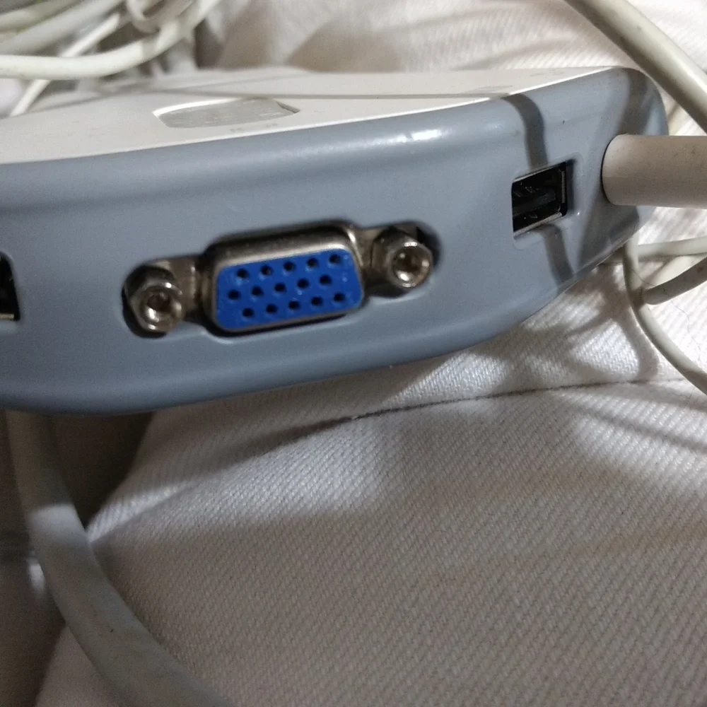 Belkin Flip F1dg102U New no tag